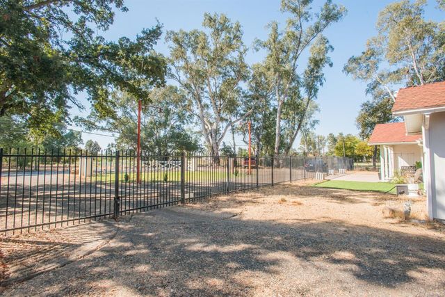 1417 E St, Rio Linda, CA 95673