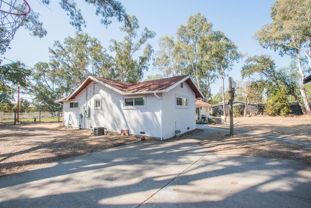 1417 E St, Rio Linda, CA 95673