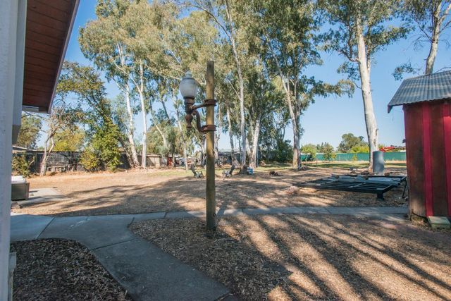 1417 E St, Rio Linda, CA 95673