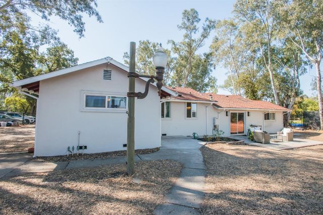 1417 E St, Rio Linda, CA 95673