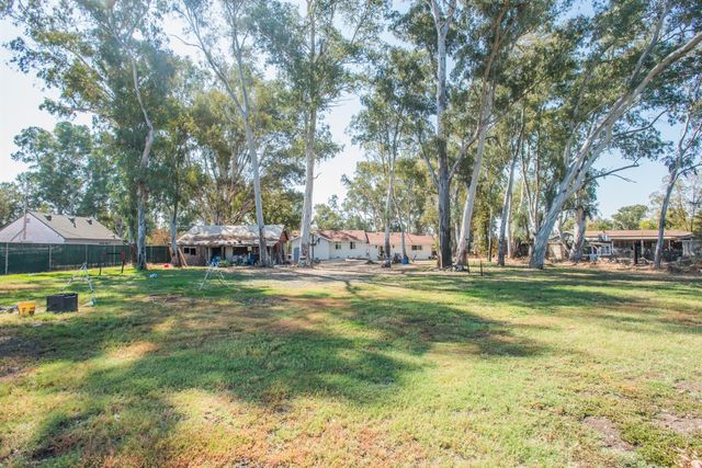 1417 E St, Rio Linda, CA 95673