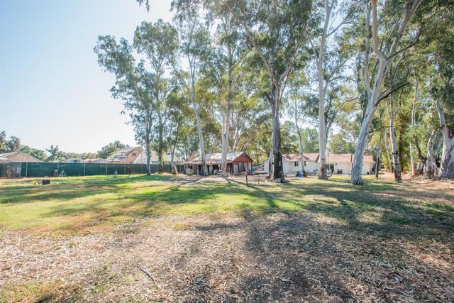 1417 E St, Rio Linda, CA 95673