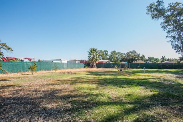 1417 E St, Rio Linda, CA 95673