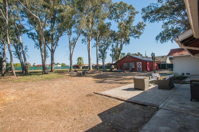1417 E St, Rio Linda, CA 95673