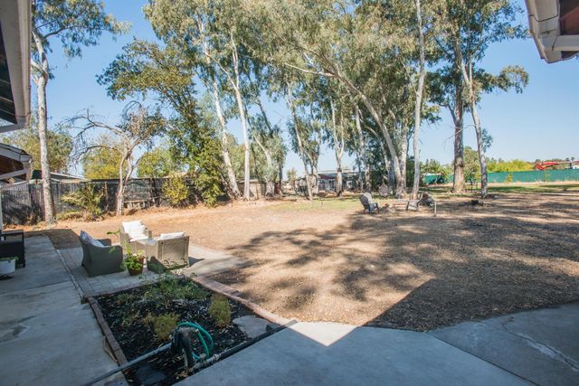 1417 E St, Rio Linda, CA 95673