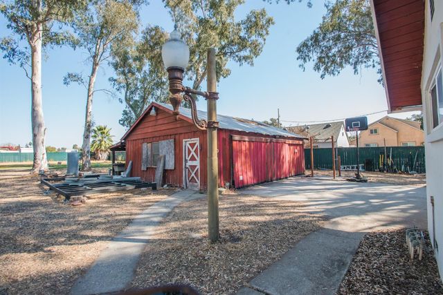 1417 E St, Rio Linda, CA 95673