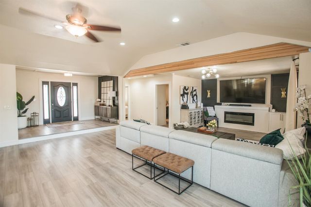 1417 E St, Rio Linda, CA 95673