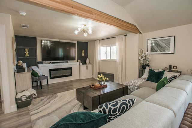 1417 E St, Rio Linda, CA 95673