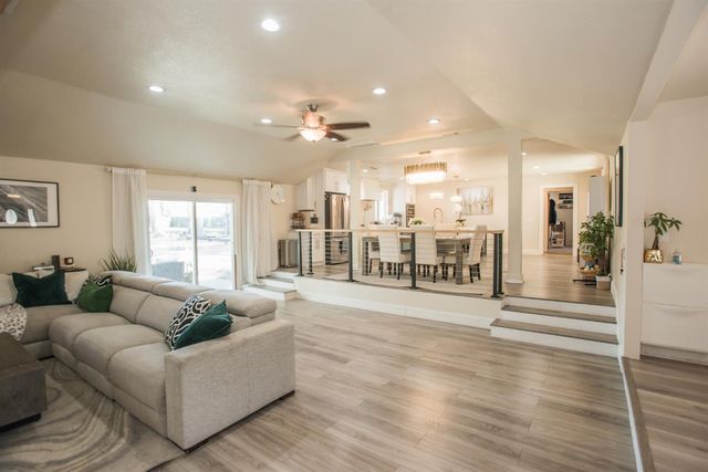 1417 E St, Rio Linda, CA 95673