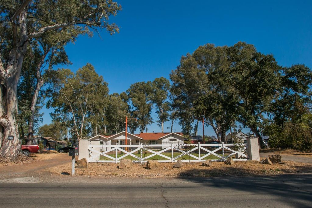 1417 E St, Rio Linda, CA 95673