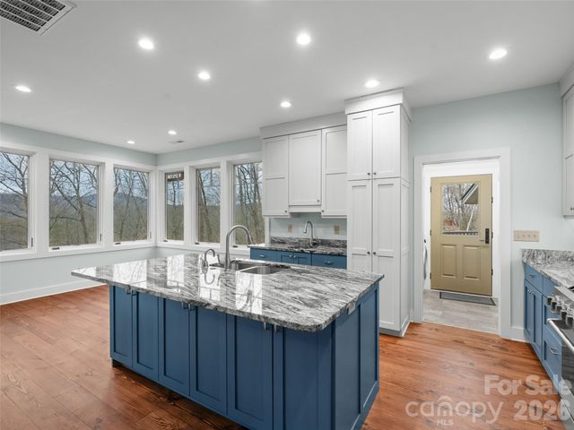 472 Cardinal Road, Brevard, NC 28712