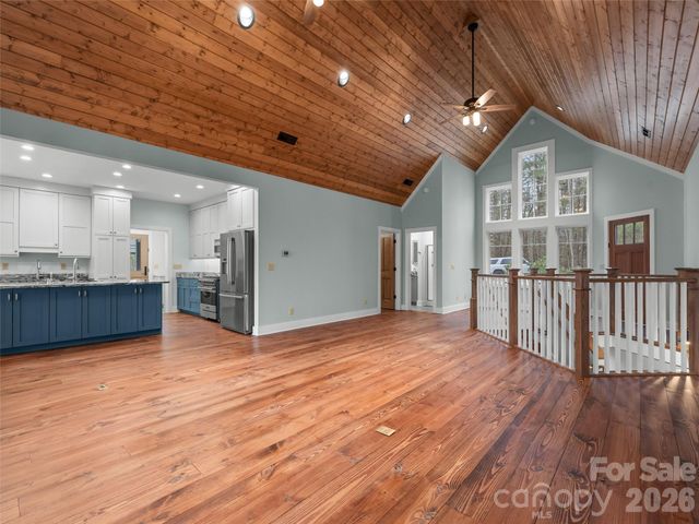 472 Cardinal Road, Brevard, NC 28712
