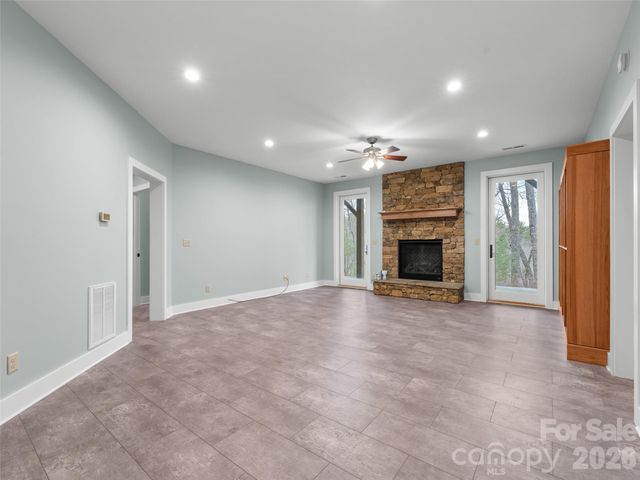 472 Cardinal Road, Brevard, NC 28712