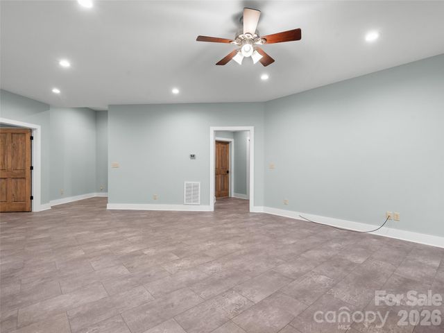 472 Cardinal Road, Brevard, NC 28712