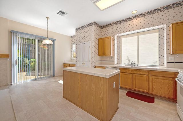 433 Ellis Cir, Folsom, CA 95630