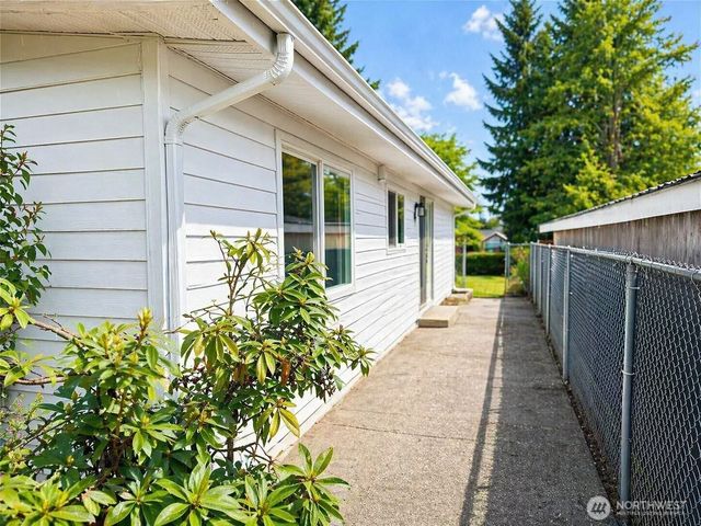 1216 E 70th Street, Tacoma, WA 98404