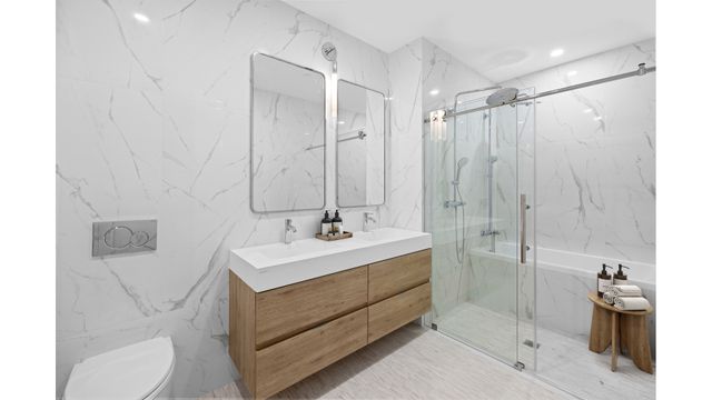7829 Austin St # 502, New York City, NY 11375
