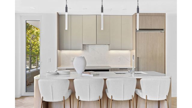 7829 Austin St # 502, New York City, NY 11375