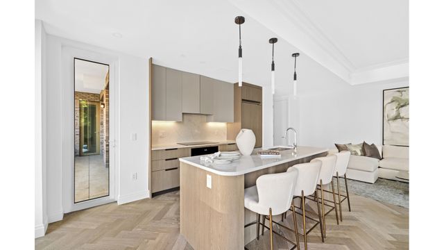 7829 Austin St # 502, New York City, NY 11375