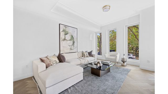 7829 Austin St # 502, New York City, NY 11375