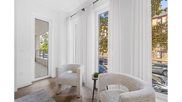7829 Austin St # 502, New York City, NY 11375