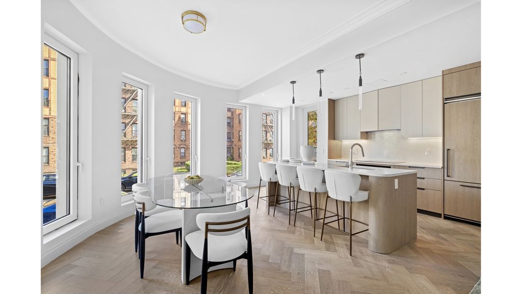 7829 Austin St # 502, New York City, NY 11375
