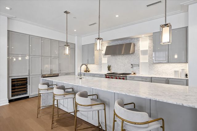 6017 Memorial 202, Houston, TX 77007