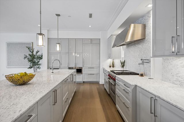 6017 Memorial 202, Houston, TX 77007