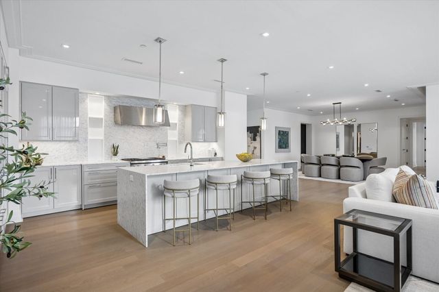 6017 Memorial 202, Houston, TX 77007