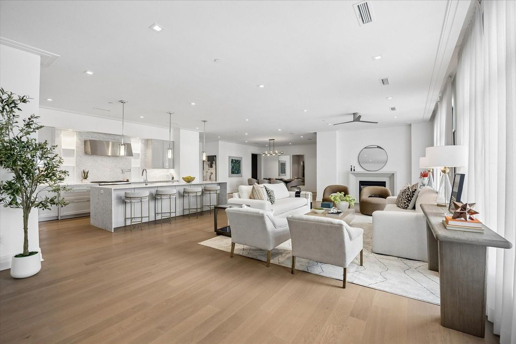 6017 Memorial 202, Houston, TX 77007