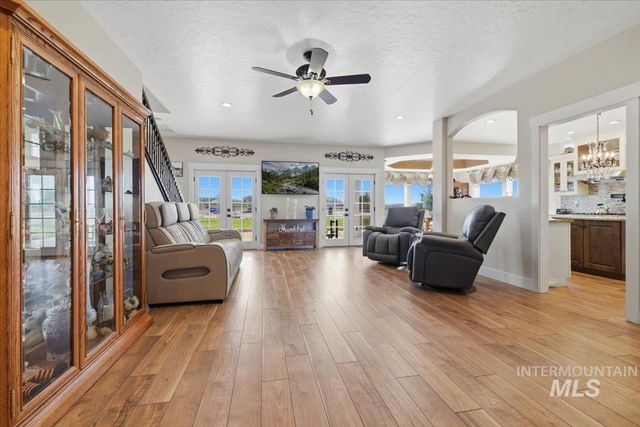 25810 Chandler Dr, Caldwell, ID 83676