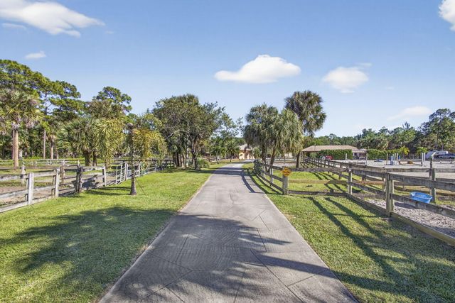 2910 Doe Trail, Loxahatchee, FL 33470