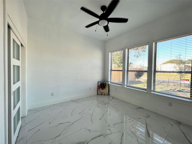 10127 Grover Ln, Houston, TX 77041