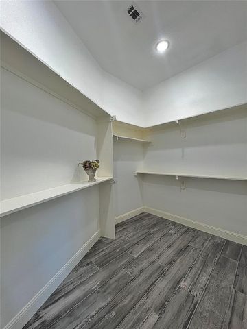 10127 Grover Ln, Houston, TX 77041