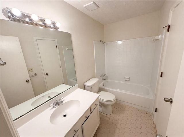 912 Steeple Chase Drive, Lawrenceville, GA 30044