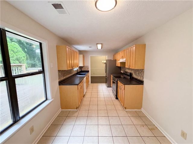 912 Steeple Chase Drive, Lawrenceville, GA 30044