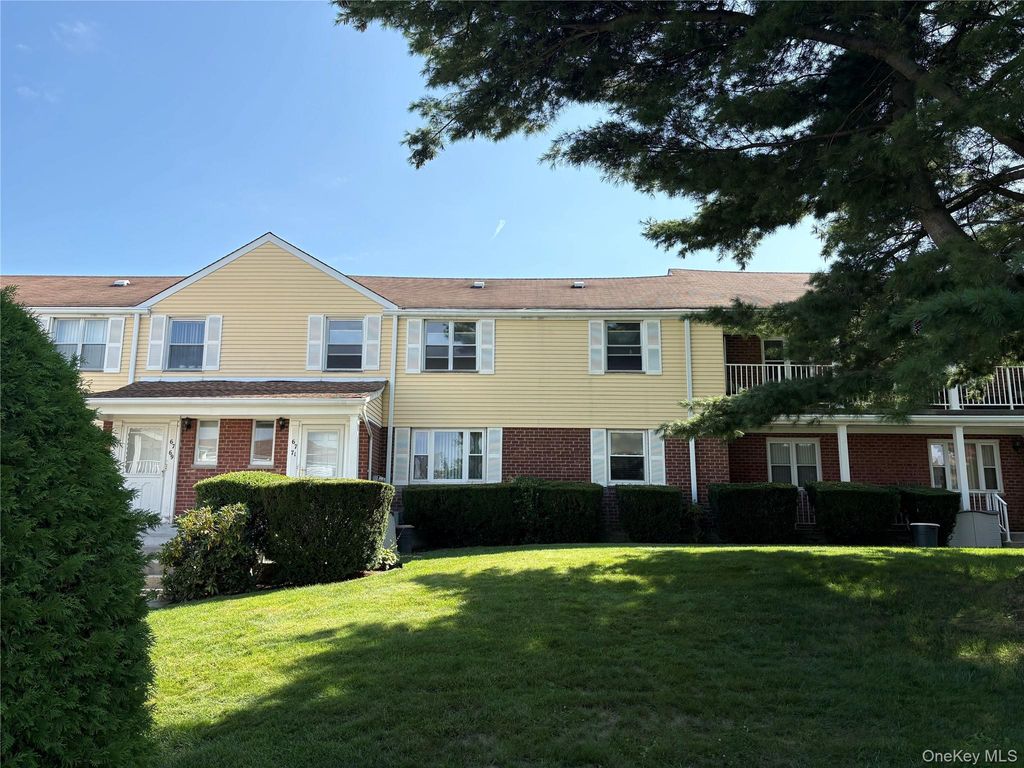 67-71 Cloverdale Lane 148, Oakland Gardens, NY 11364 — exterior