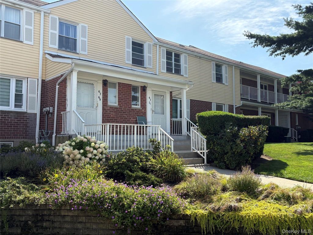 67-71 Cloverdale Lane 148, Oakland Gardens, NY 11364 — photo 2