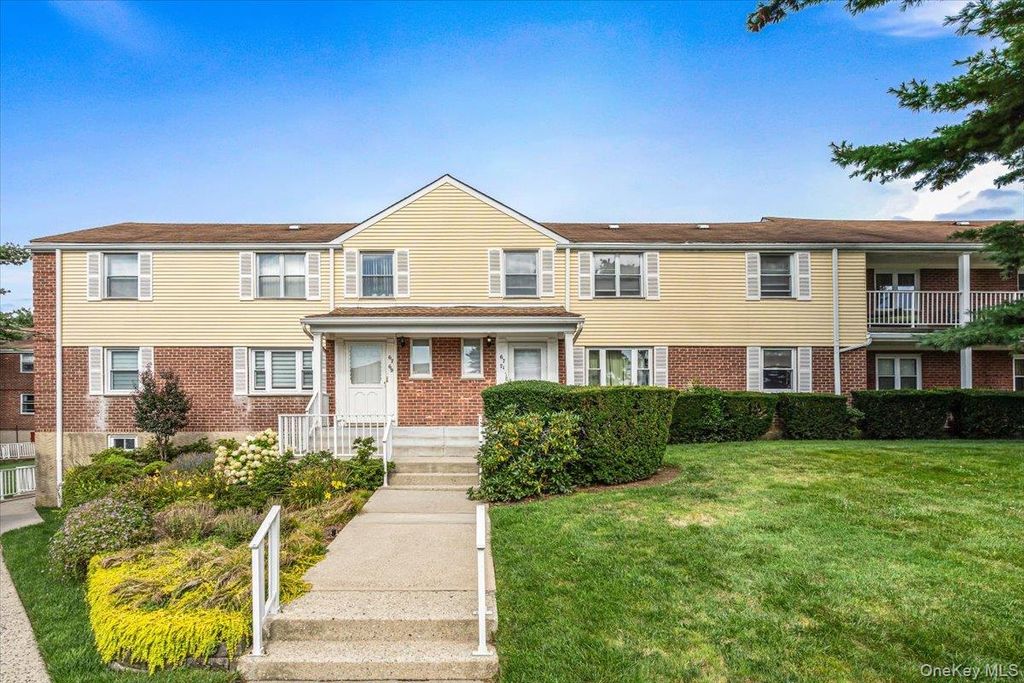 67-71 Cloverdale Lane 148, Oakland Gardens, NY 11364 — photo 3
