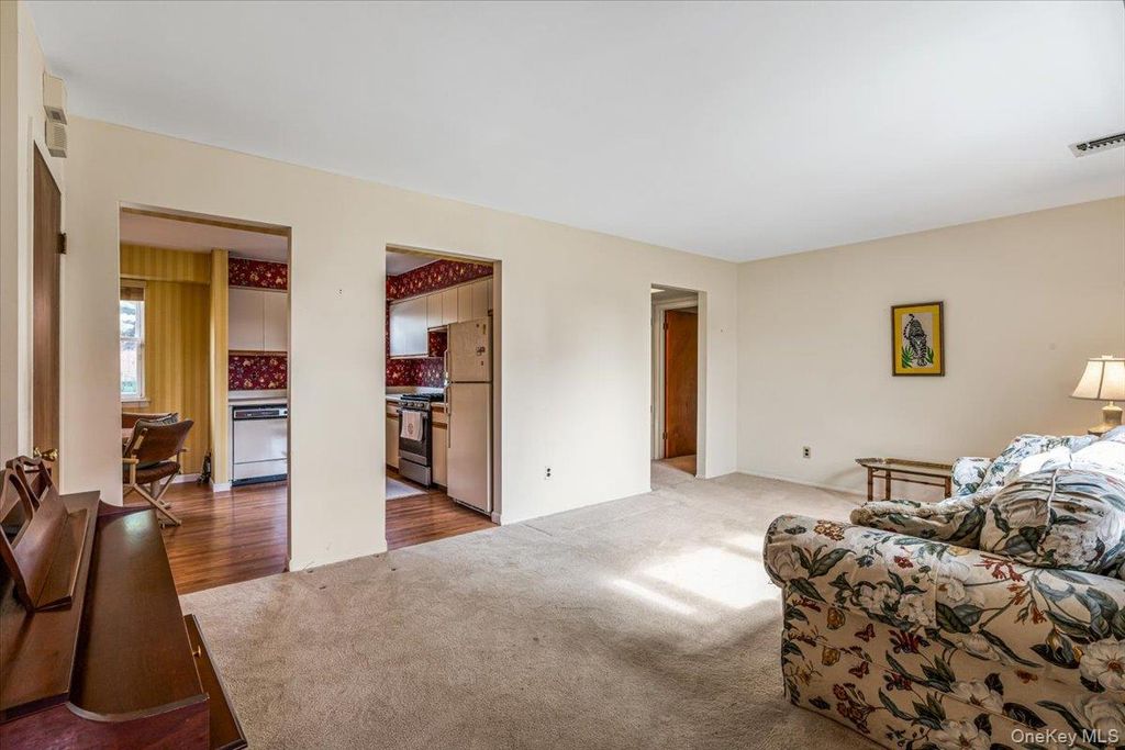 67-71 Cloverdale Lane 148, Oakland Gardens, NY 11364 — photo 5