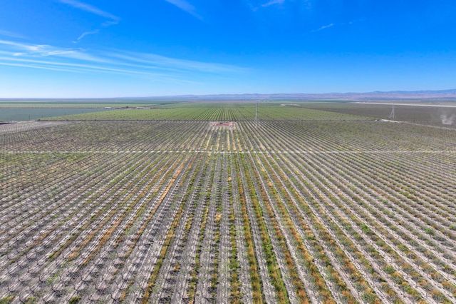 13037 W Gale Avenue, Huron, CA 93234