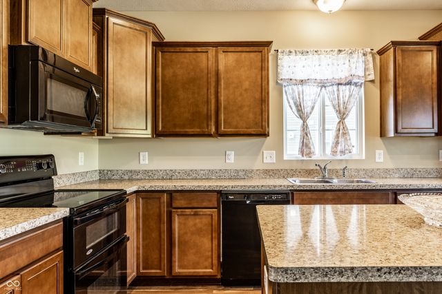 4772 Timberline Trail, Whitestown, IN 46075