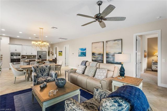 7825 Hawthorne DR 2104, Naples, FL 34113