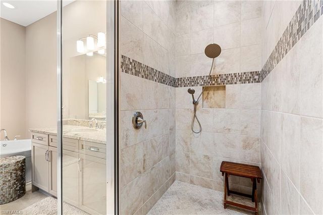 7825 Hawthorne DR 2104, Naples, FL 34113