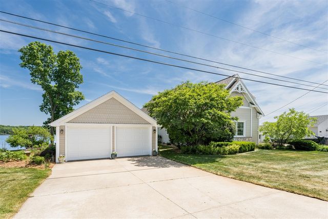15311 S Barton Lake Drive, Vicksburg, MI 49097