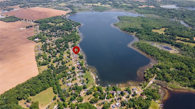 15311 S Barton Lake Drive, Vicksburg, MI 49097