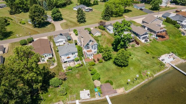15311 S Barton Lake Drive, Vicksburg, MI 49097