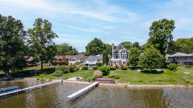 15311 S Barton Lake Drive, Vicksburg, MI 49097