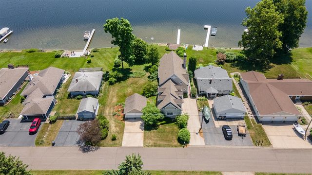 15311 S Barton Lake Drive, Vicksburg, MI 49097