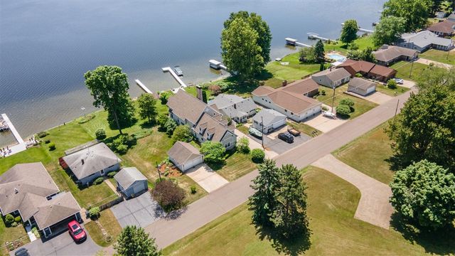 15311 S Barton Lake Drive, Vicksburg, MI 49097